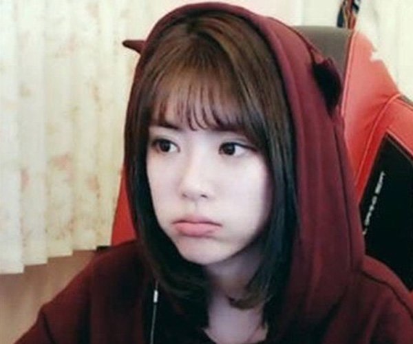 周淑怡没有胸是什么梗稳坐lol一姐的位置