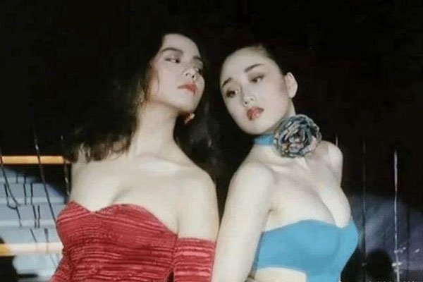 利智的胸是真的还是假的 和李连杰结婚多年胸下垂没