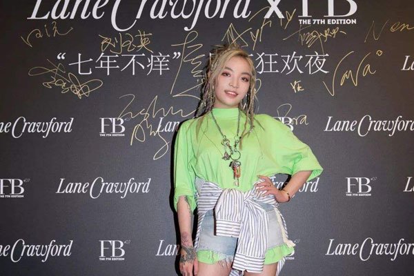 vava毛衍七私生活很烂 风格性感什么脏水都泼让人无语