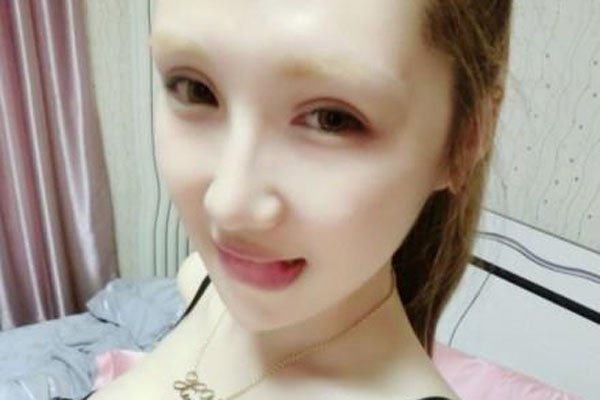 刘馨予是男的还是女的 那么丑的长相正常女人谁是这样的
