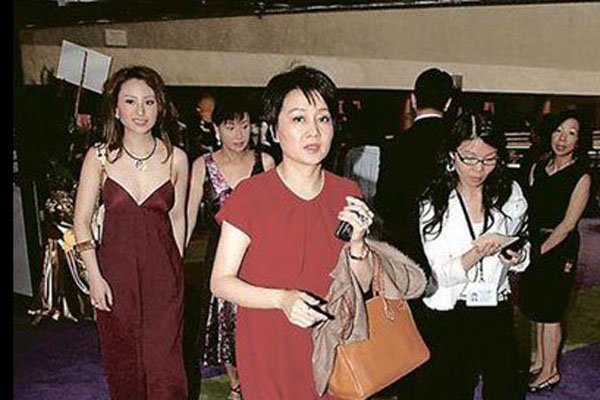 四太梁安琪很有手腕 能让78岁的赌王勃起的肯定有手段