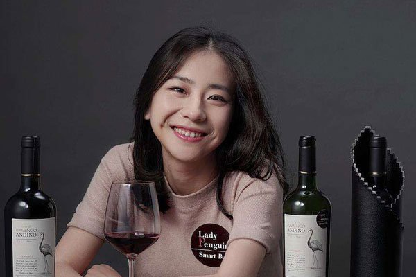 醉鹅娘的竞争对手是谁 牛肉哥也买红酒被说模仿