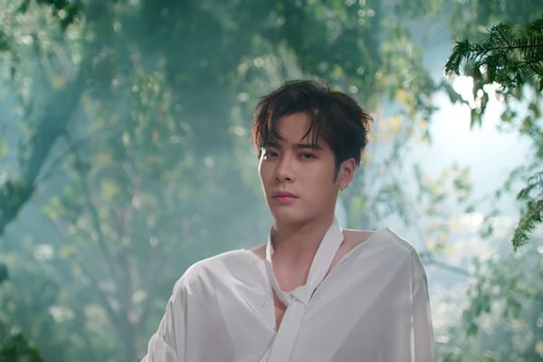 王嘉尔jackson抽烟 越来越多明星抽烟被拍会影响形象吗