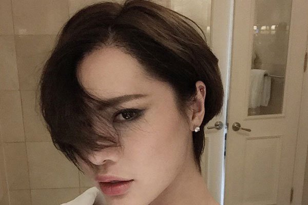 时诗的四任男朋友是谁中性风格是男是女
