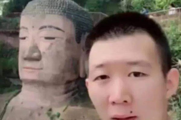 陈山怎么帮助祁天道的 被封杀在直播间经常提起兄弟情