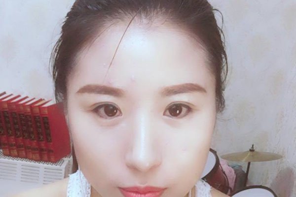 妃凌雪直播间为什么换人了 出现一个男人为了洗白黑历史