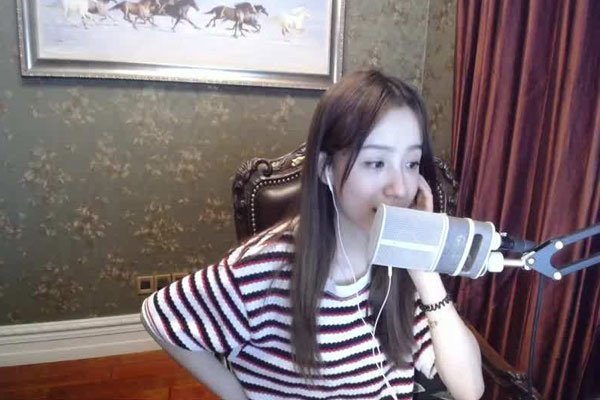 周二珂728多少分钟露球 斗鱼四美之一也开始打擦边球