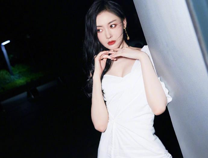 那么多人黑张天爱的原因 抢了金晨的角色就被全网黑了