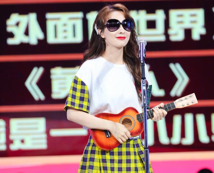 吴昕为什么被捧 她为什么能够再一次火起来
