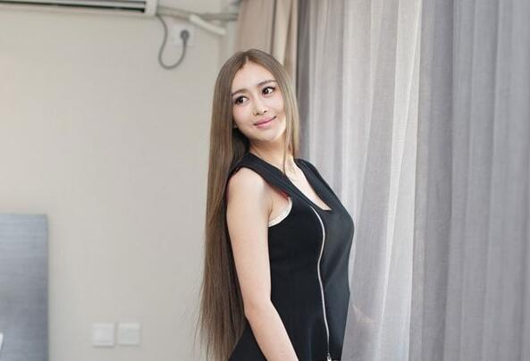 左儿大尺度照片 给她的定位只是个会脱的女人