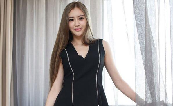 左儿大尺度照片 给她的定位只是个会脱的女人
