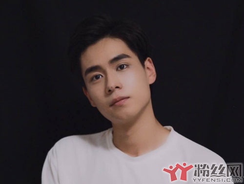 胡一天喜欢什么样的女生+择偶标准 被叫胡老师的原因曝光