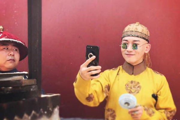 聂远现在片酬是多少 再婚娶个年轻漂亮的老婆就是好