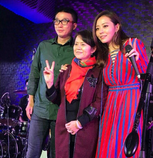 张靓颖被曝婚变与冯轲离婚 网友:应该听妈妈的话