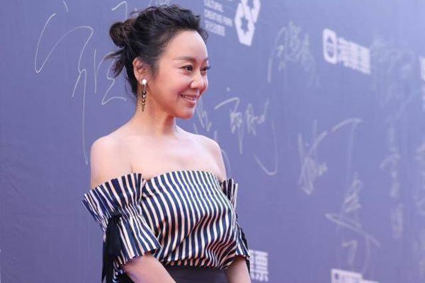 闫妮减肥前后对比照片 为什么越来越年轻了
