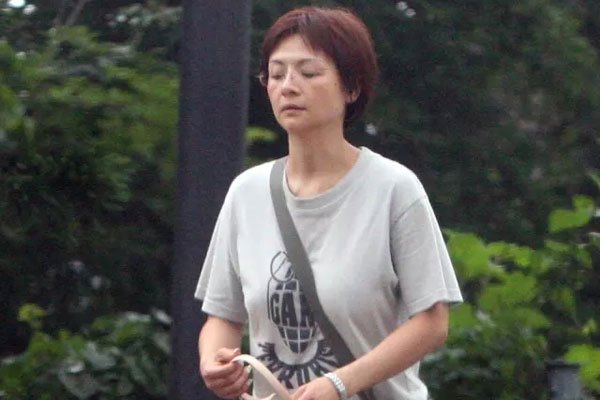 叶子媚200万的胸 人家曾经是万众瞩目的女神