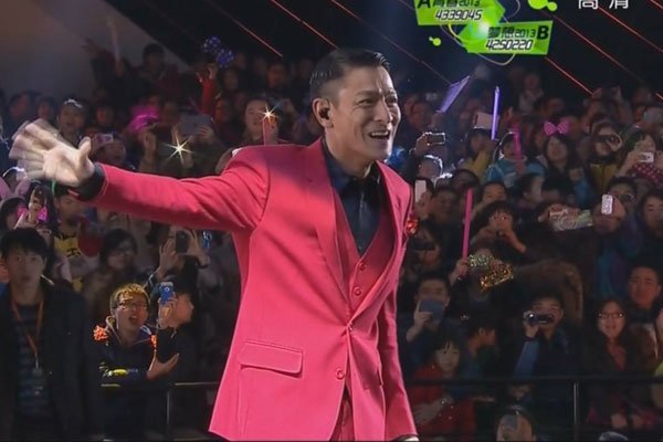 刘德华湖南跨年35分钟 整个跨年晚会硬生生的被华仔带成个人演唱会