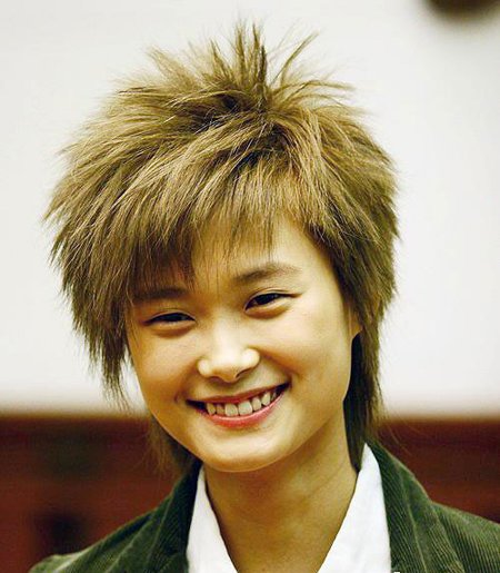 李宇春整容前后照片 因为整容才发生转变的