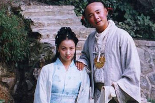 徐峥为什么是光头没头发 光头看惯了一有头发还认不出来