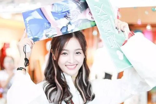 创造101吴宣仪与朱正廷拍吻戏 她的男朋友是朱正廷吗