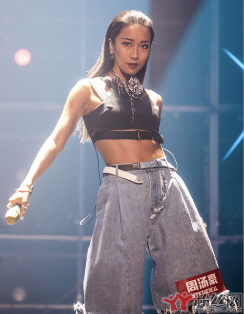 吉克隽逸周汤豪的关系 哪个rapper还没有些绯闻觉得周很直率