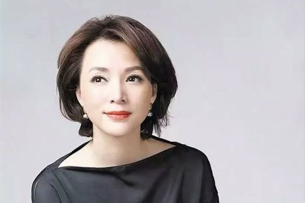 董卿的书哪本写得最好 借助她卖书确实有效果