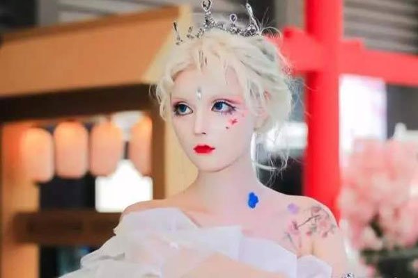 芭比迪丽拉个人资料 整的不好看为什么还要继续整