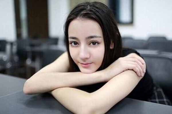 迪丽热巴的老公是谁 这话问的早了点酸