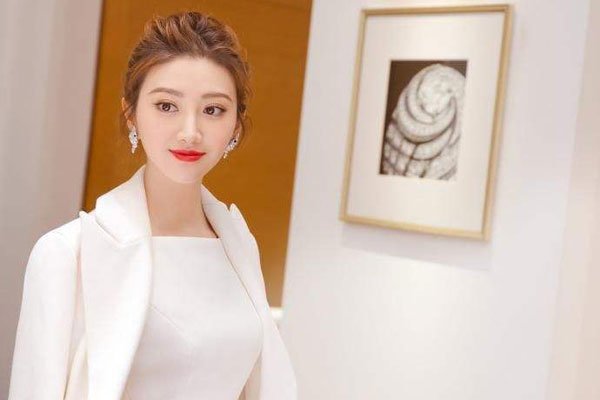 景甜个人资料简介及家世 景甜的家世到底有多强大