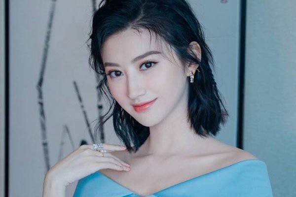 景甜个人资料简介及家世 景甜的家世到底有多强大