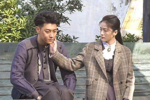 张雪迎黄子韬公布恋情 公布的女孩是他自己网友眼都瞎了吗