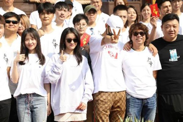 张雪迎黄子韬公布恋情 公布的女孩是他自己网友眼都瞎了吗