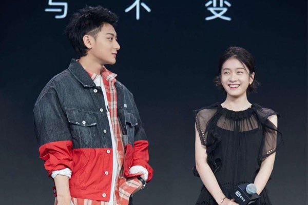 张雪迎黄子韬公布恋情 公布的女孩是他自己网友眼都瞎了吗
