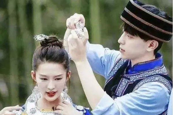 肖战李沁微博取关 又是个配一脸李沁绯闻男星有多少