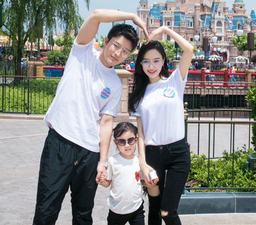 李小璐贾乃亮最新消息 风波后贾乃亮李小璐夫妇首互动