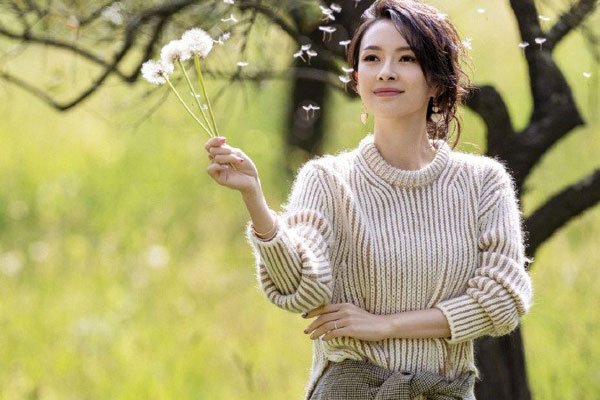 章子怡夸赞杨幂美 从未合作过不撞型没有竞争关系自然融洽