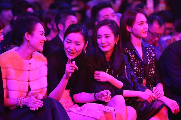 章子怡夸赞杨幂美 从未合作过不撞型没有竞争关系自然融洽