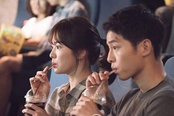 宋仲基怎么追的宋慧乔 婚席上的反应足以证明俩人故事深