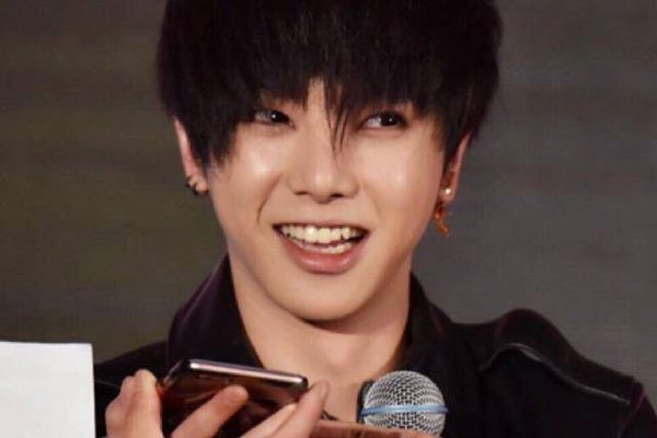 华晨宇怎么瘦成那样 以前不错现在整容弄的不男不女