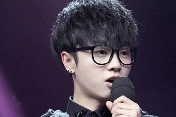 华晨宇怎么瘦成那样 以前不错现在整容弄的不男不女