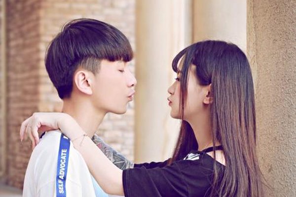 杨清柠的一血是谁破的 用勺子挖处图片怎么回事