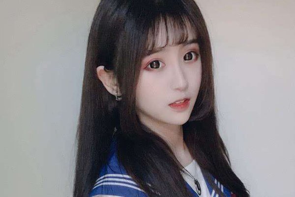杨清柠的一血是谁破的 用勺子挖处图片怎么回事