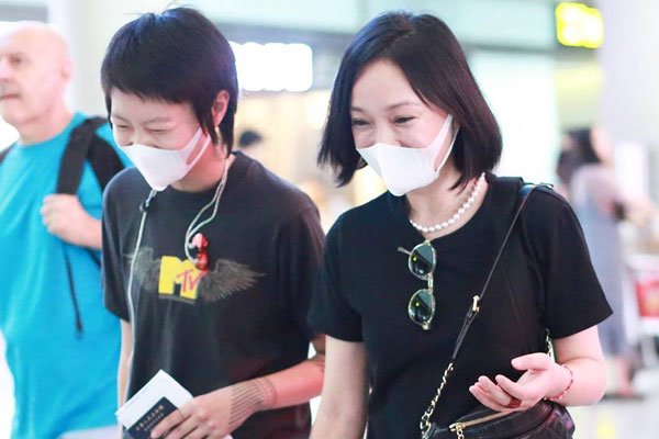 窦靖童周迅公布恋情怎么回事 错着辈分关系好还能传绯闻真离谱