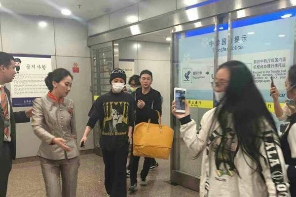 杜海涛下跪权志龙怎么处理的 习惯了低声下气但也没必要下跪