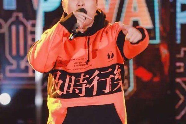 杜海涛下跪权志龙怎么处理的 习惯了低声下气但也没必要下跪