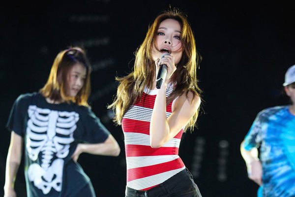 张靓颖海豚音歌曲叫什么 没他老公就没有今天