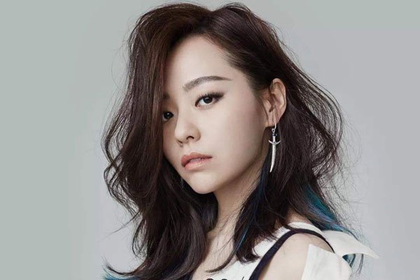 张靓颖海豚音歌曲叫什么 没他老公就没有今天