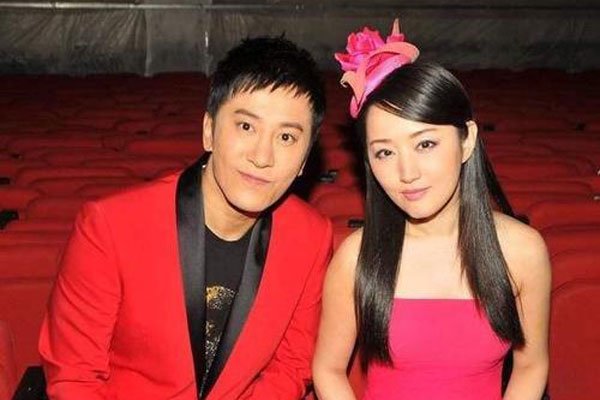 杨钰莹毛宁哭着唱心雨 歌坛老将重逢时的珍贵一刻
