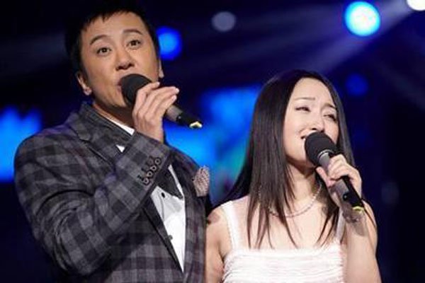 杨钰莹毛宁哭着唱心雨 歌坛老将重逢时的珍贵一刻