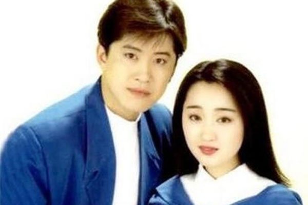杨钰莹毛宁哭着唱心雨 歌坛老将重逢时的珍贵一刻